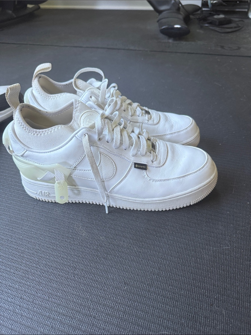 Nike Men’s White Low-Top Sneakers with Subtle Off-White Accents